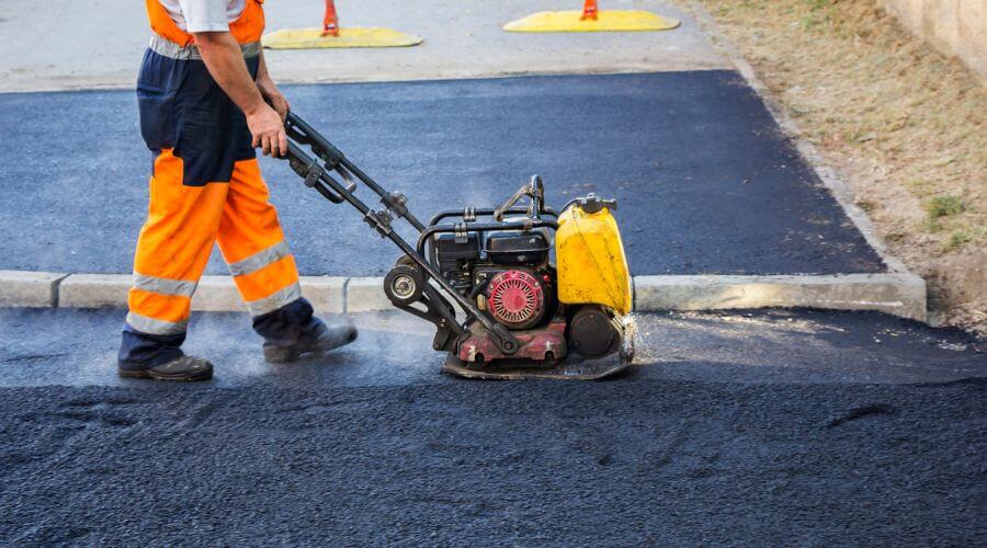 Professional gutter cleaning in Antioch, IL